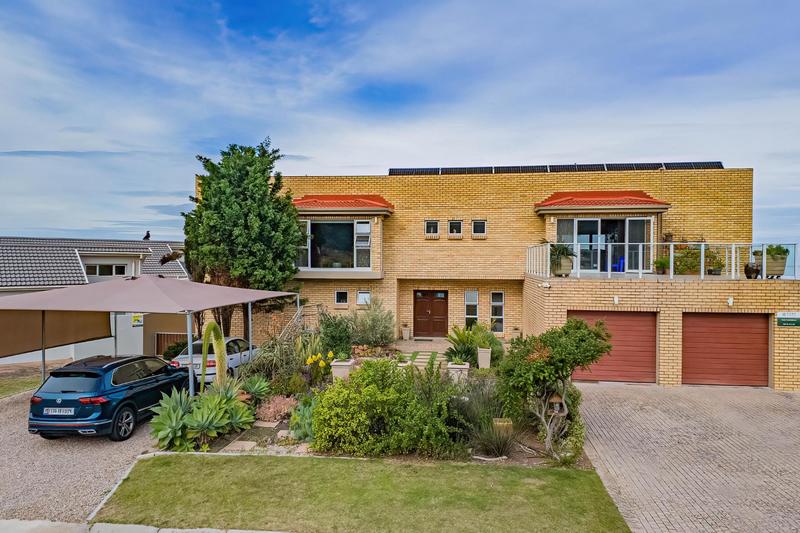 9 Bedroom Property for Sale in Outeniqua Strand Western Cape